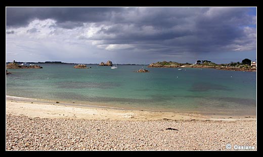 Ciel d'Orage, Sombre Présage. Nuages Argentés, Voile Déchiré. Gris Ardoise, Bleu Turquoise.