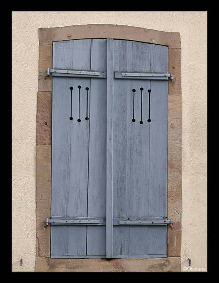 Mes Yeux se Ferment, un Rayon Vert se Faufile dans ma Pénombre.